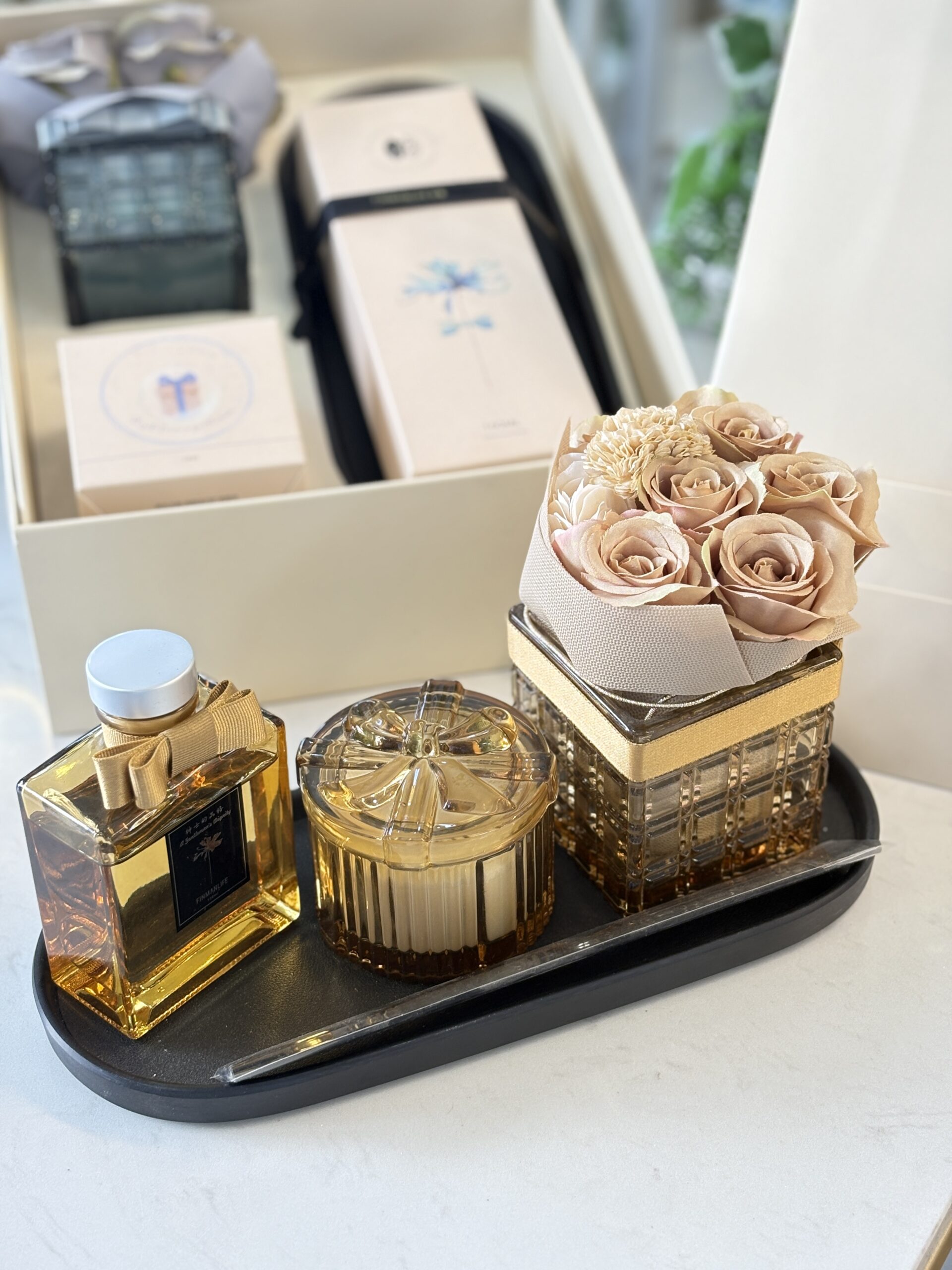 طقم شمع وورد ومعطر مع صنية - الصورة 2